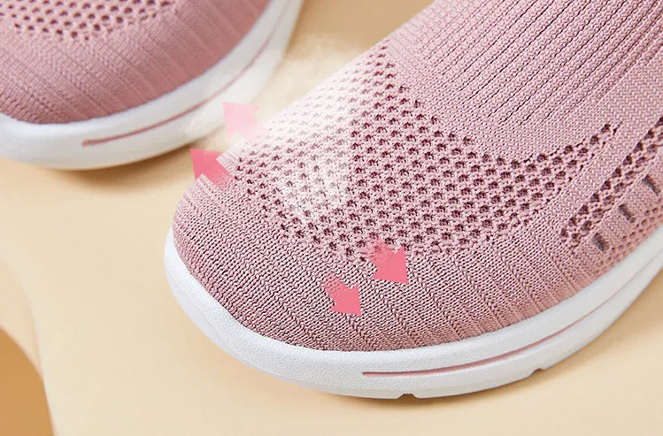 Casual and Lightweight Knitted Slip-On Sneakers for Everyday Use