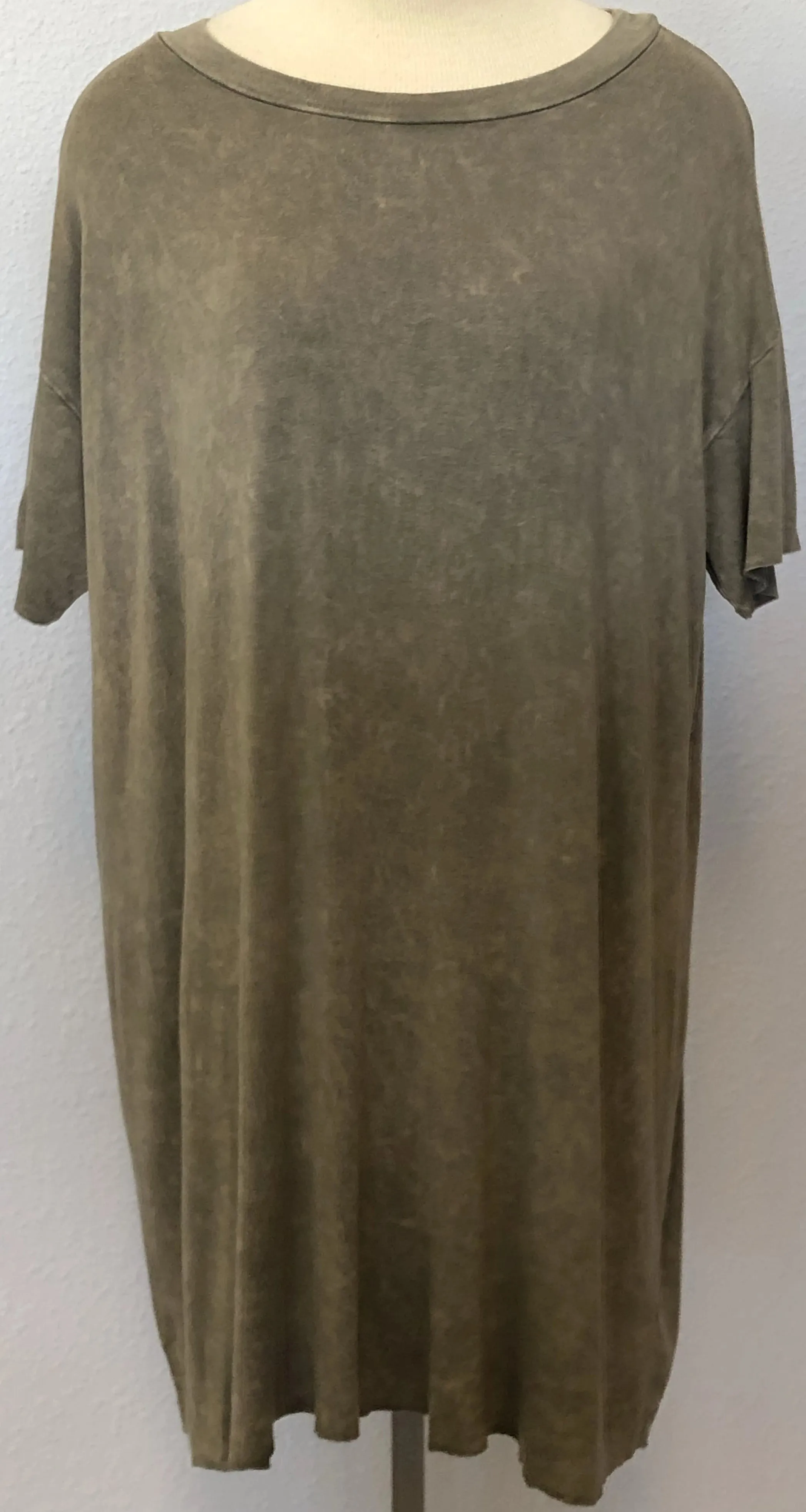 DISTRESSED T-SHIRT DRESS