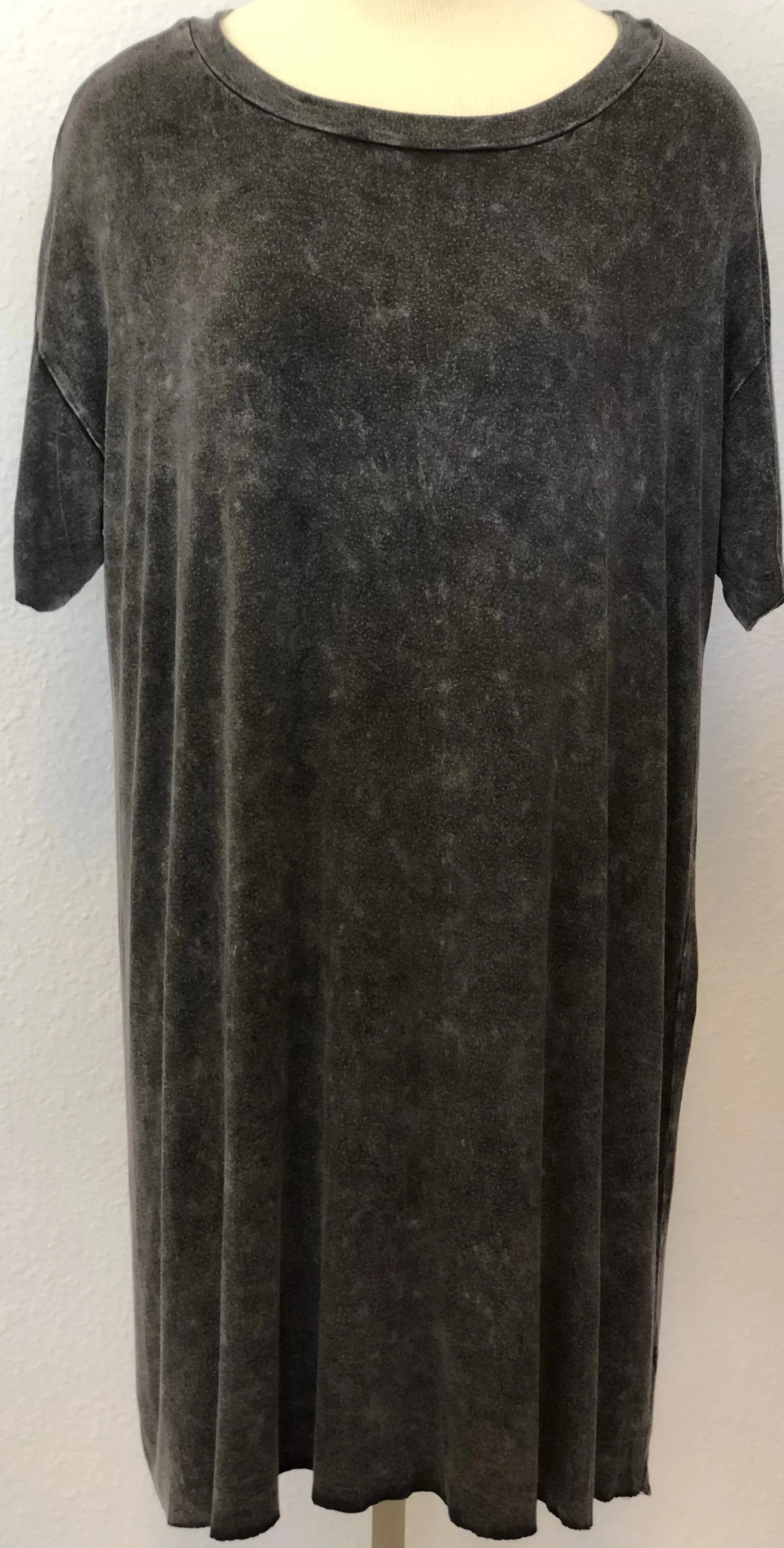 DISTRESSED T-SHIRT DRESS