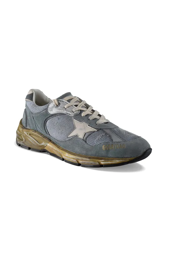 Golden Goose Deluxe Märke som kör pappa sneakers
