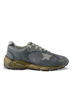 Golden Goose Deluxe Märke som kör pappa sneakers