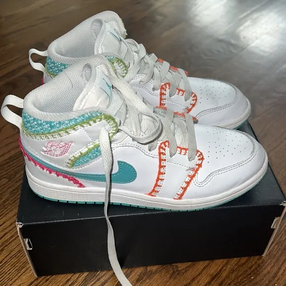 Jordan Sneakers size 3Y - Jordan 1 MID SE (PS)