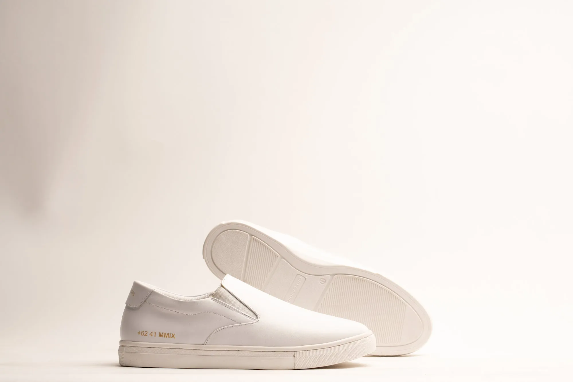 LAH-02 SLIP ON | TRIPLE WHITE | MEN