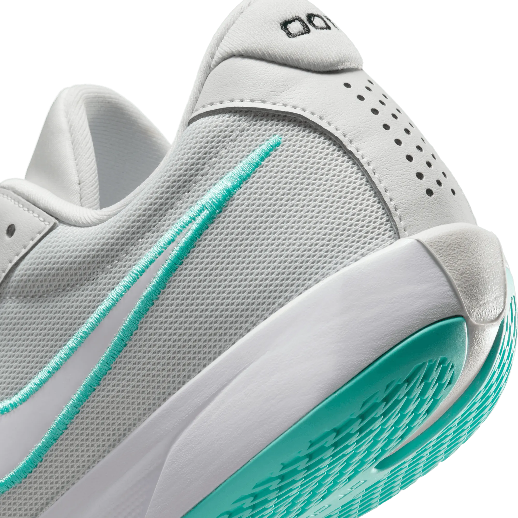 Nike Men's G.T. Cut Academy EP Basketball Shoes