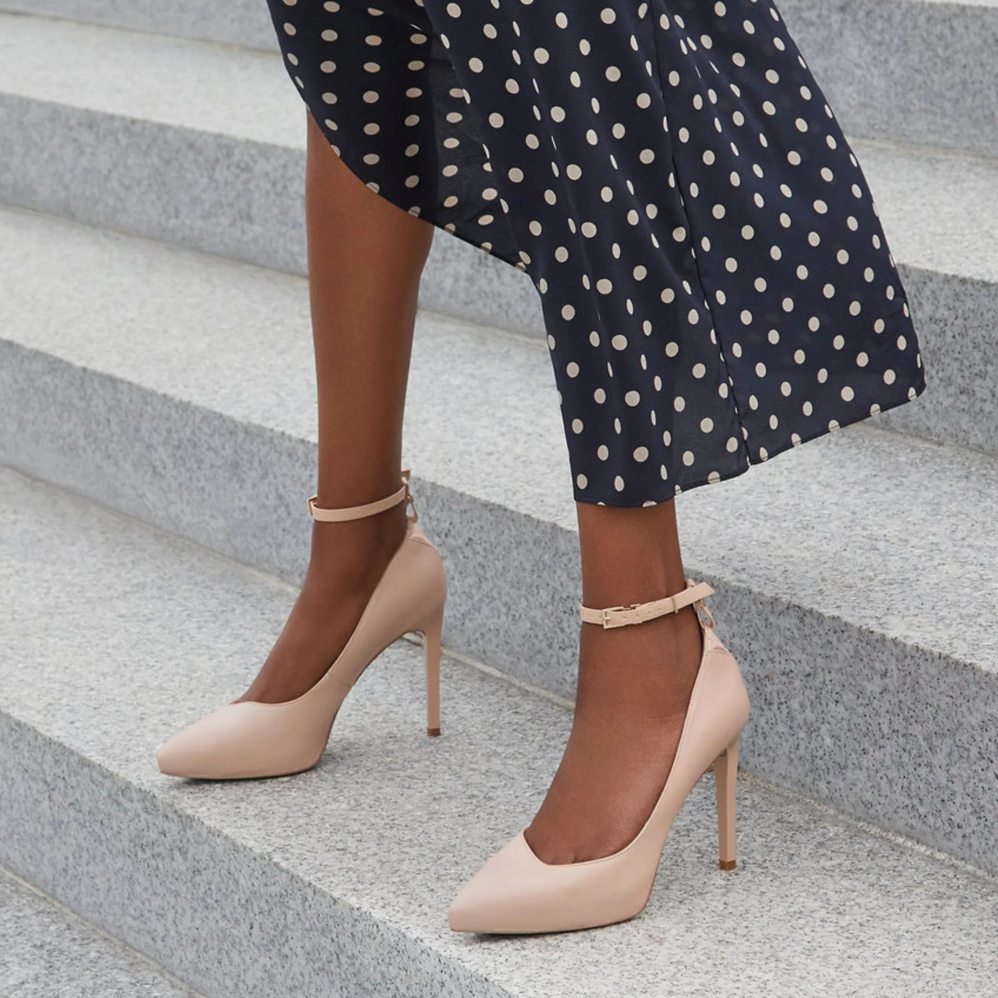 REVERSIBLE ANKLE STRAPS