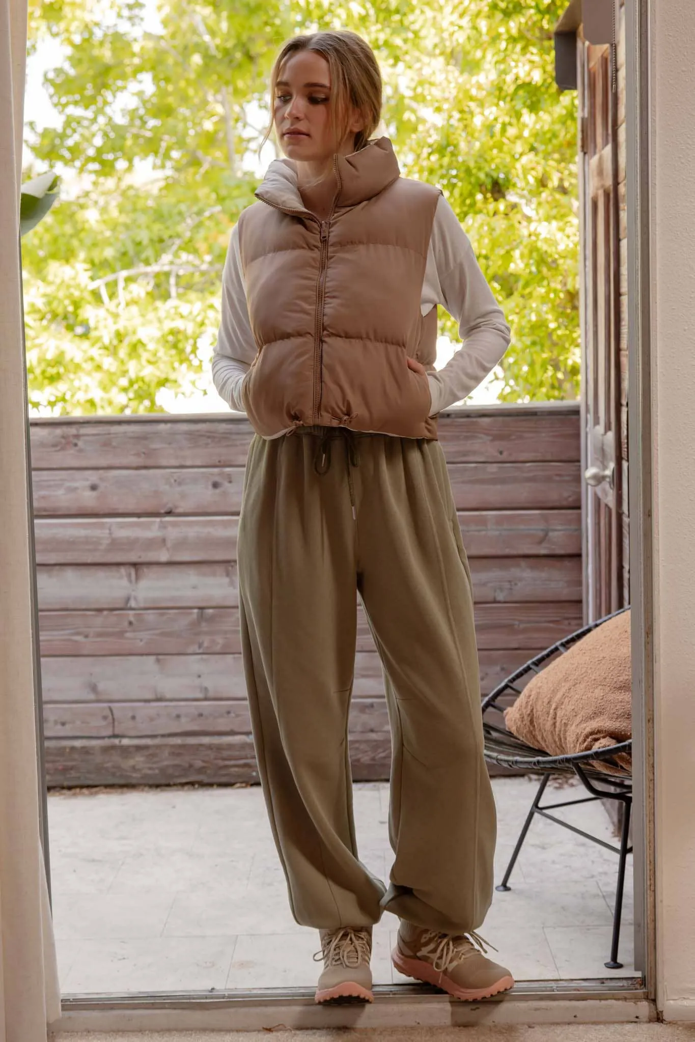 REVERSIBLE ZIP UP CROPPED PUFFER VEST