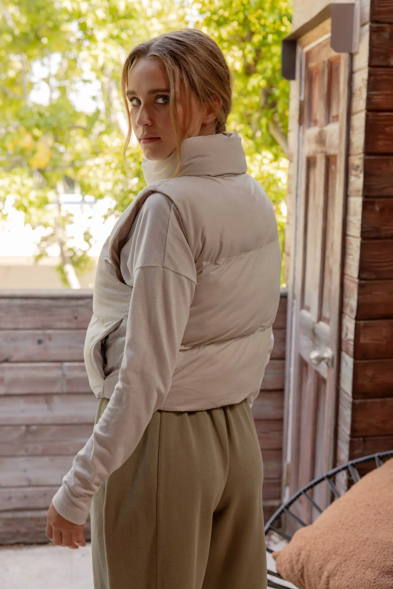 REVERSIBLE ZIP UP CROPPED PUFFER VEST