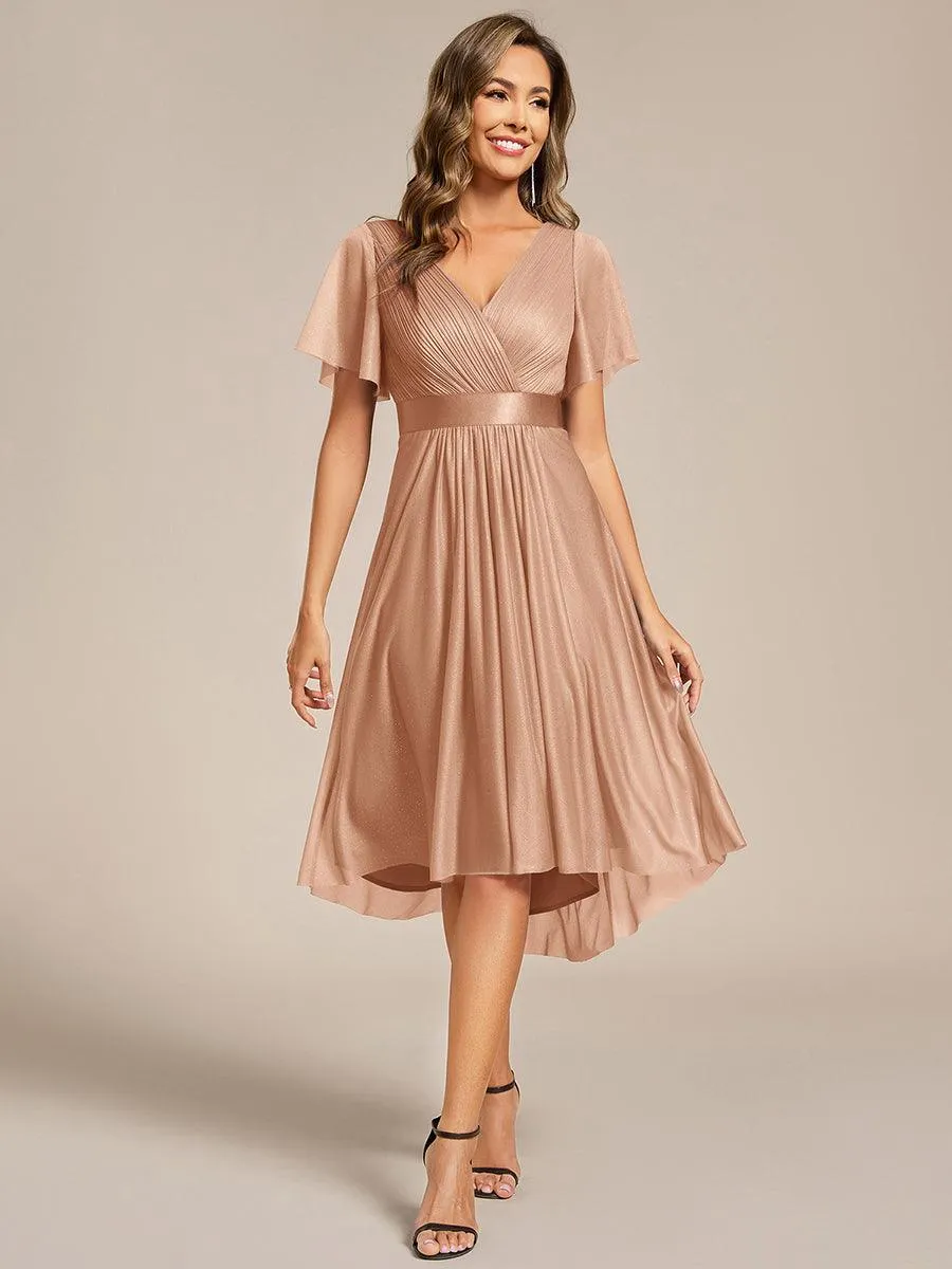 Robe d'invitée de mariage mi-longue plissée à manches courtes et col en V
