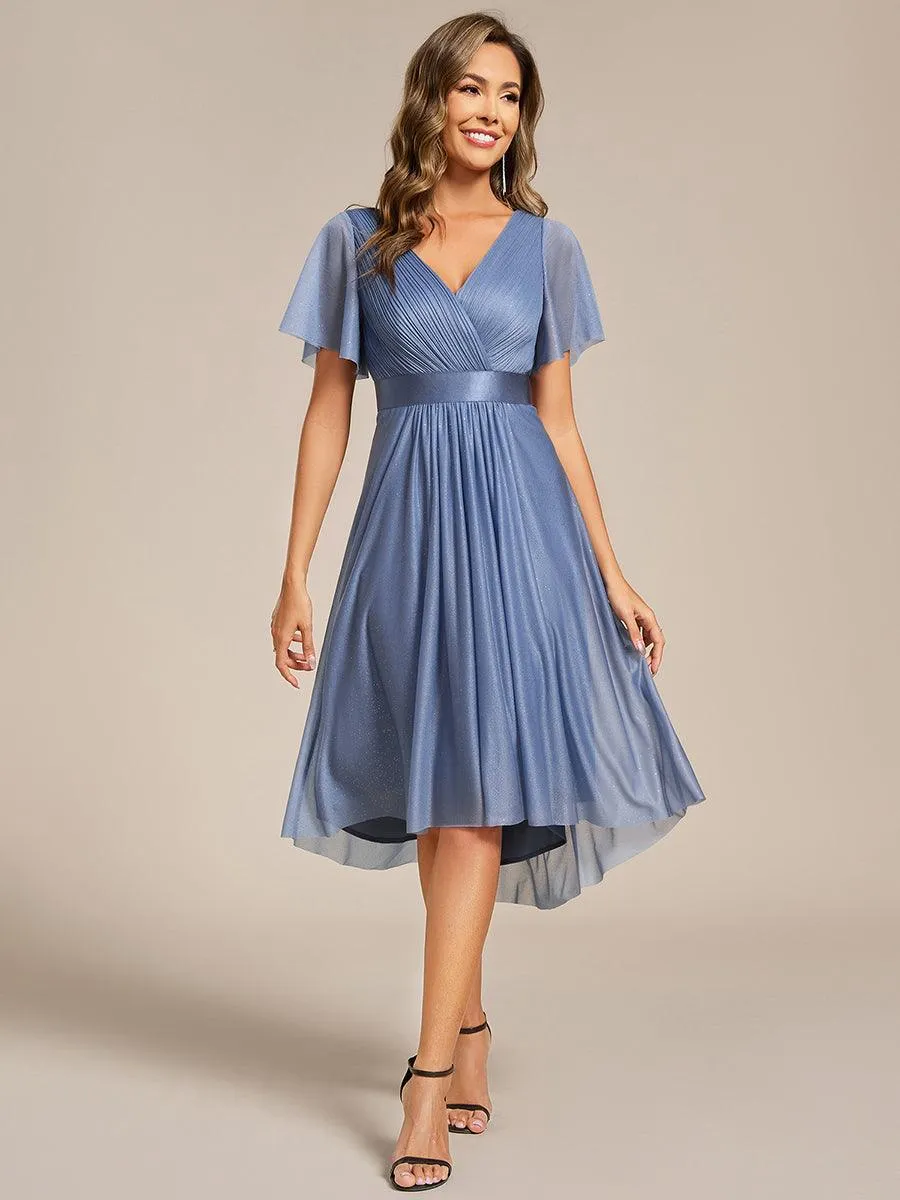 Robe d'invitée de mariage mi-longue plissée à manches courtes et col en V
