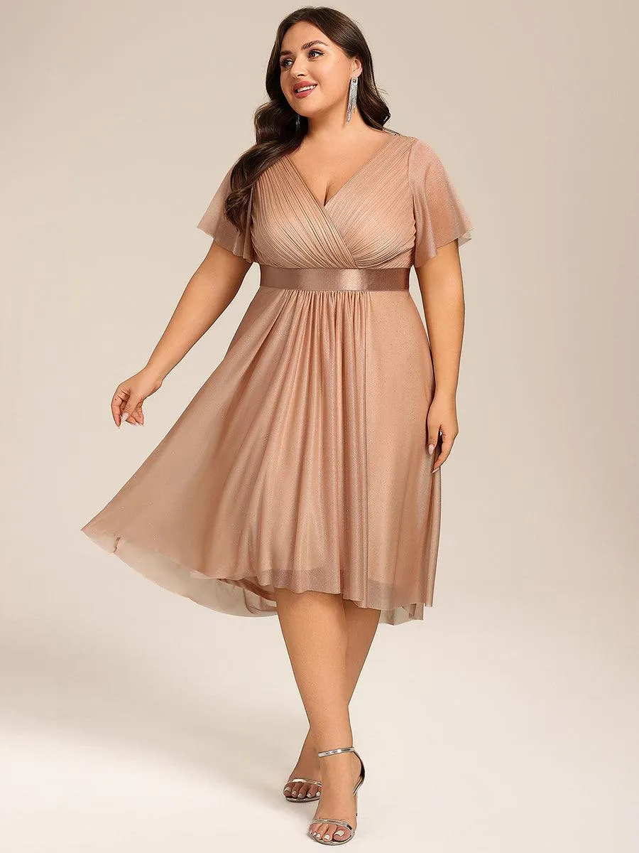 Robe d'invitée de mariage mi-longue plissée à manches courtes et col en V