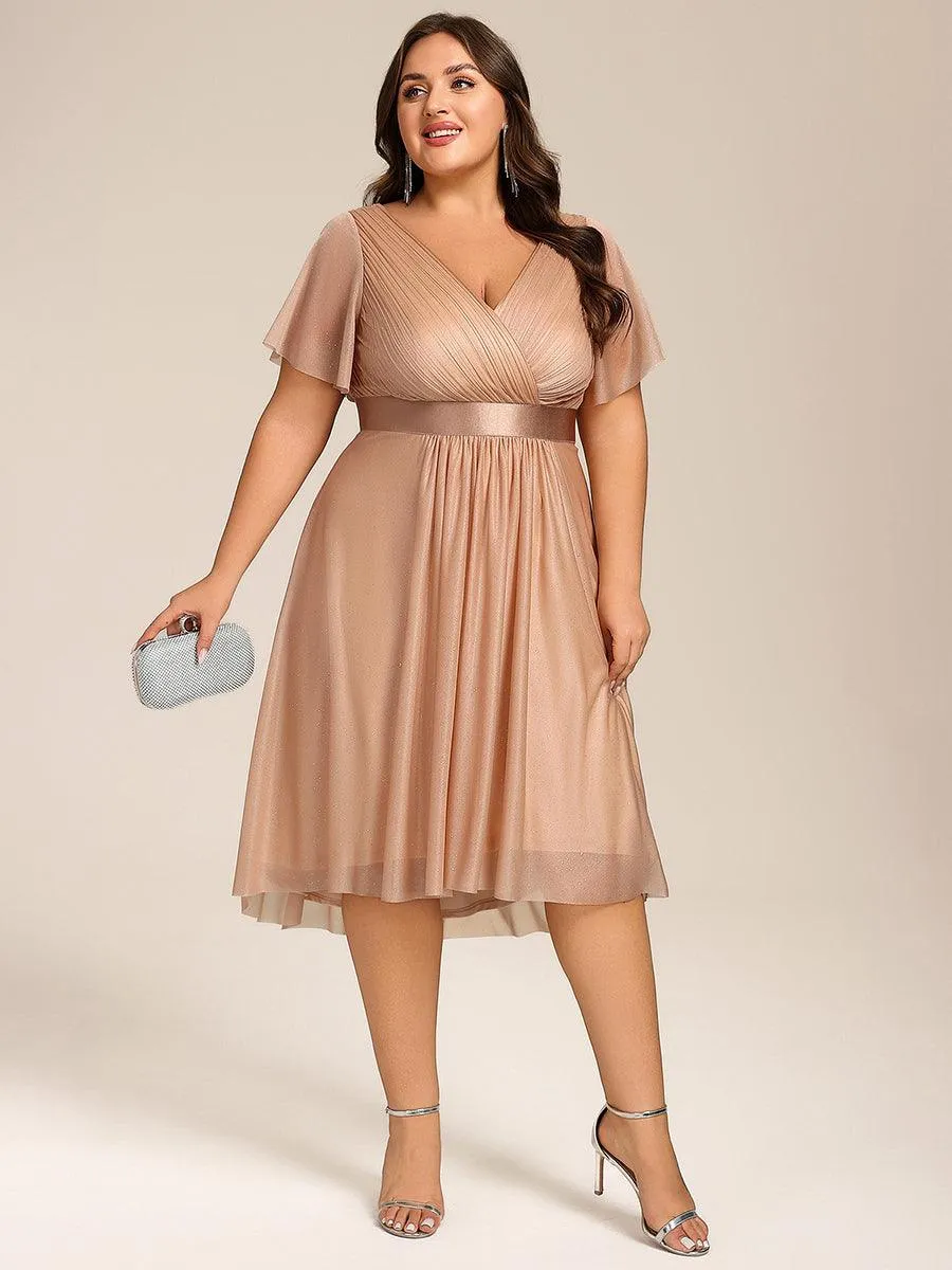 Robe d'invitée de mariage mi-longue plissée à manches courtes et col en V