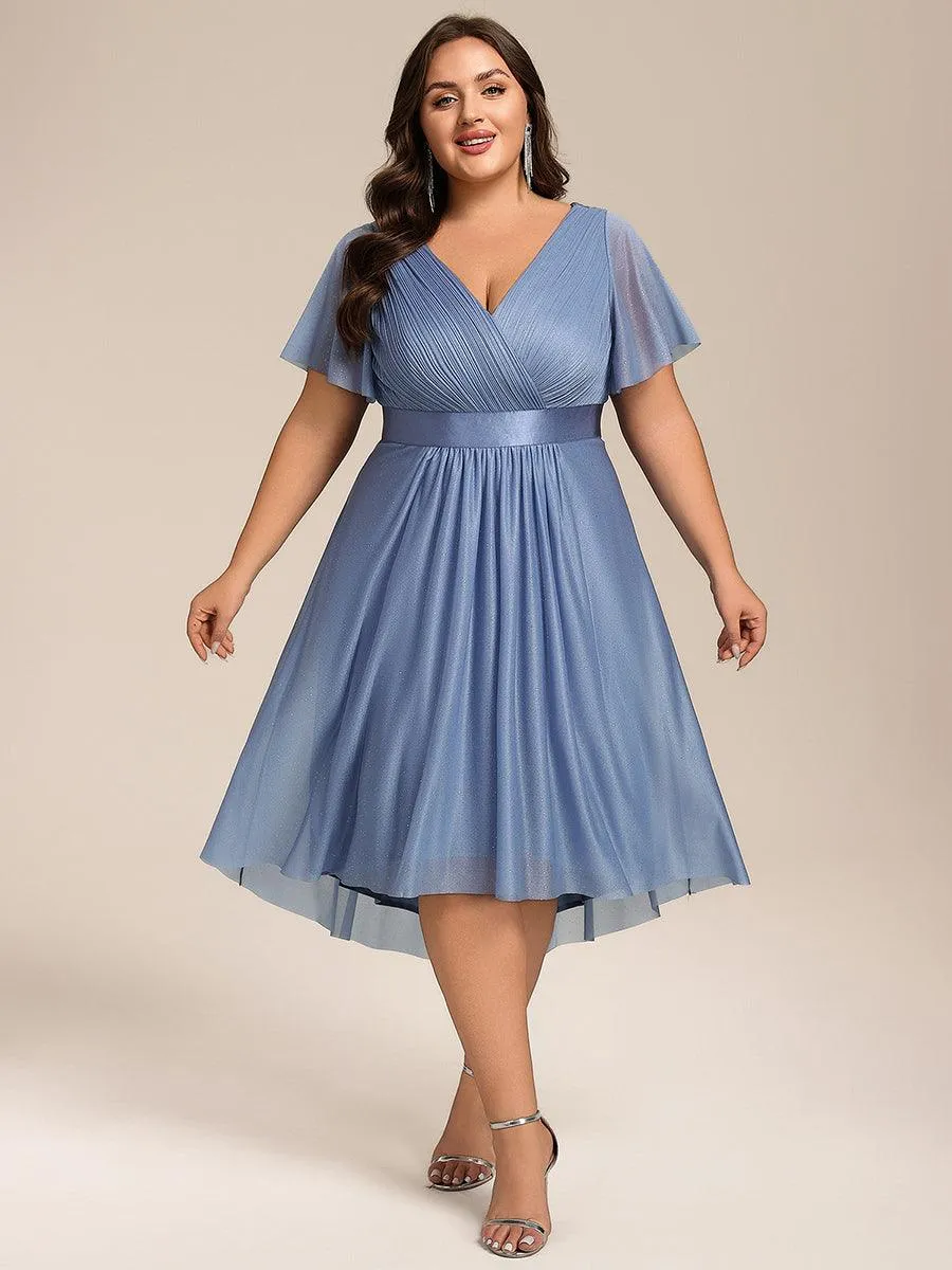 Robe d'invitée de mariage mi-longue plissée à manches courtes et col en V