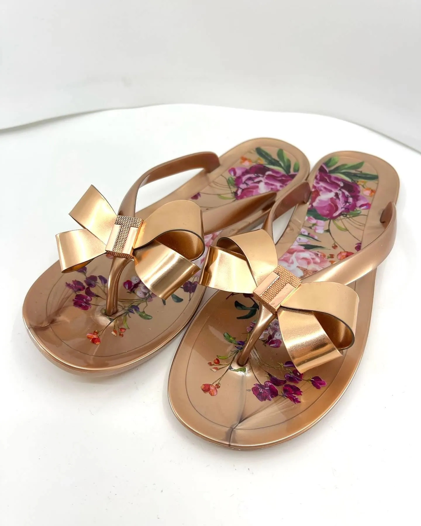 TED BAKER ROSE GOLD FLORAL SUSZIEP BOW FLIP FLOP SANDALS