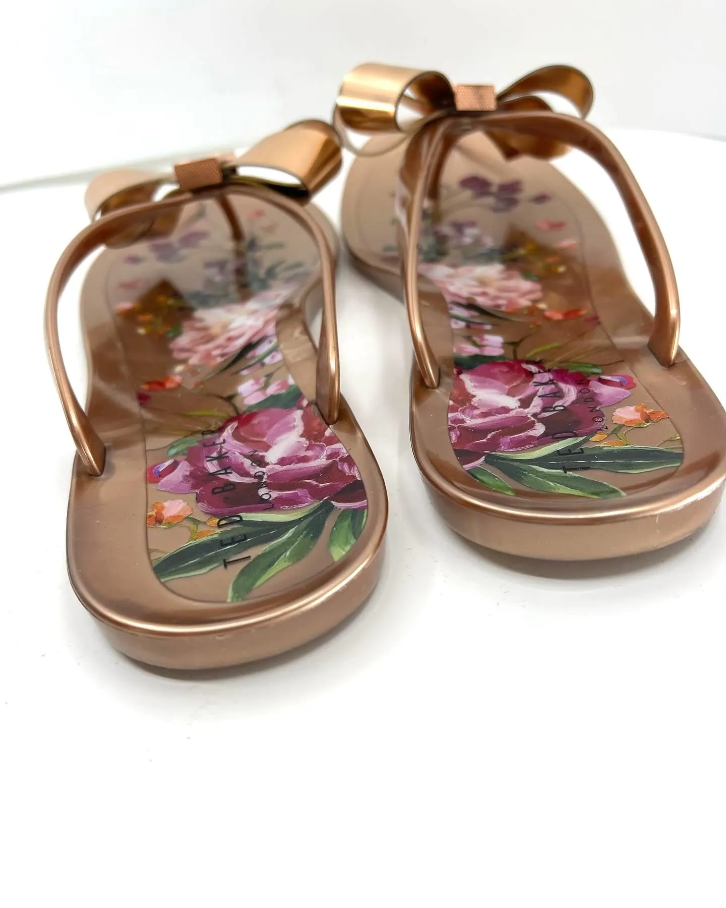 TED BAKER ROSE GOLD FLORAL SUSZIEP BOW FLIP FLOP SANDALS