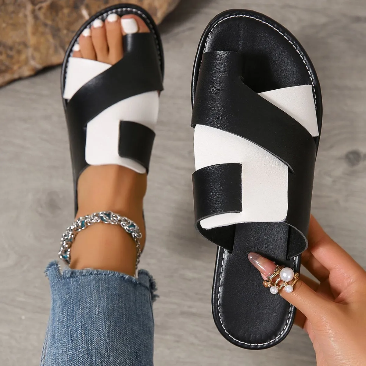 Toe Post Flats Sandals