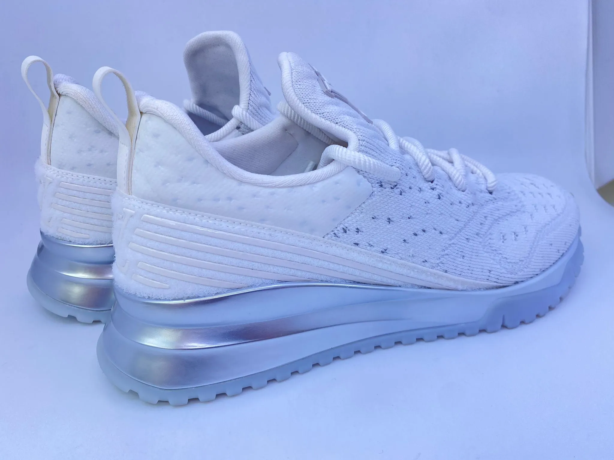 V.N.R. Sneaker