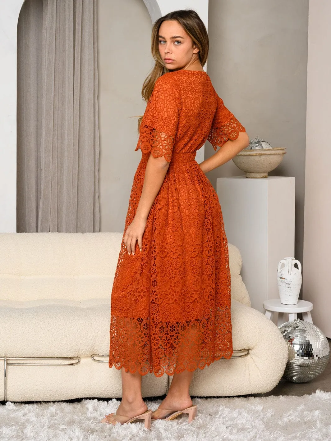 WOMEN'S SHORT SLEEVE EYELET DETAILED MIDI DRESS